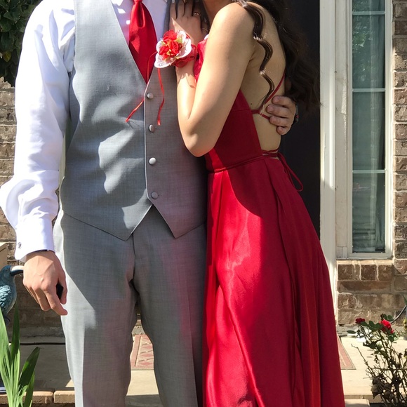 RED PROM DRESS ! - Picture 3 of 3